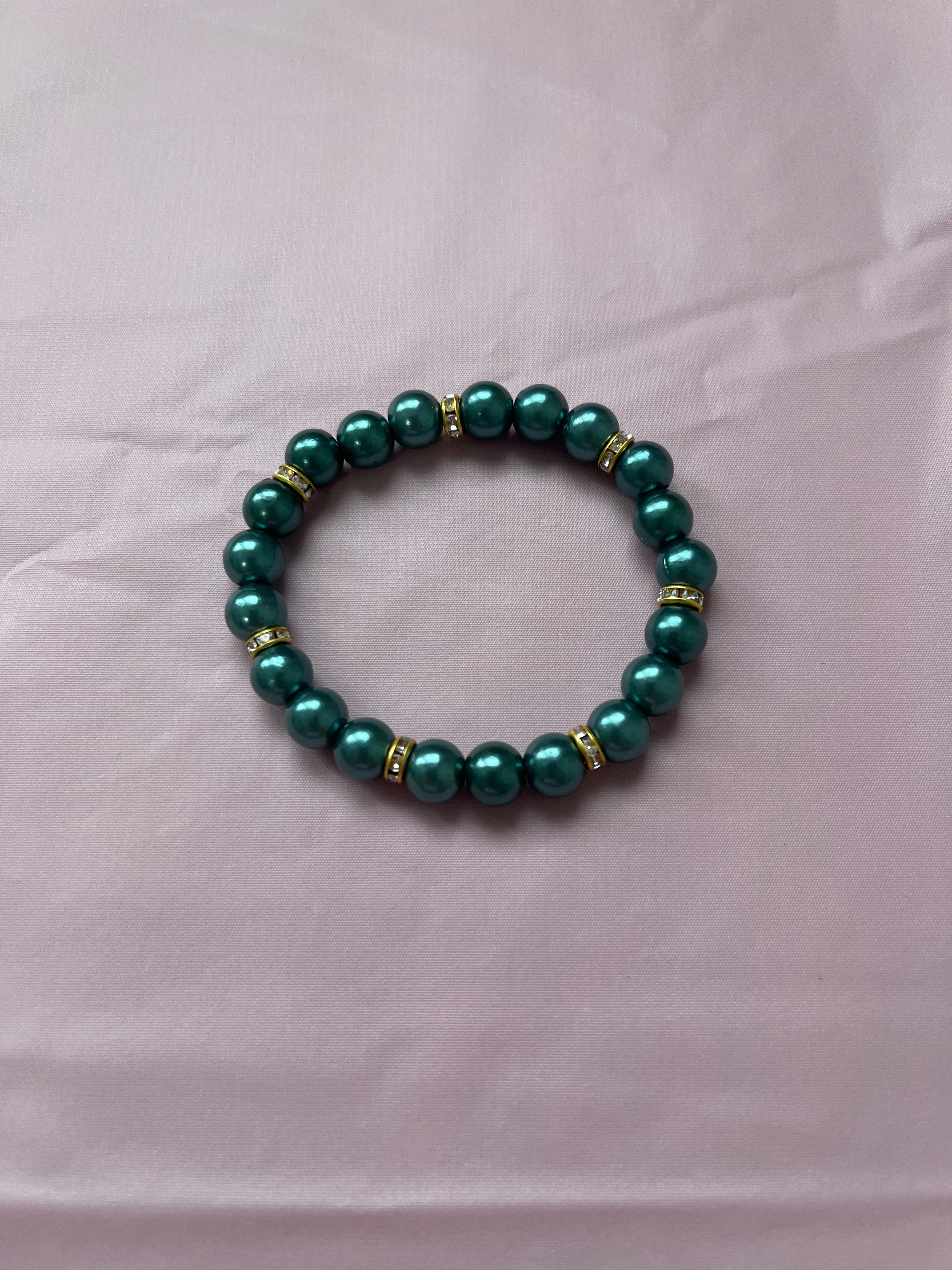 #115 Christmas Green & Gold Bracelet